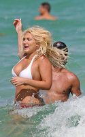 brooke hogan in bikini 01.jpg