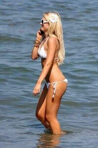 laura dzrewicka in bikini 11.jpg