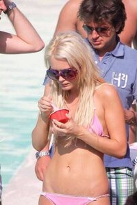 laura drzewicka in bikini 09.jpg