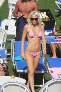 laura drzewicka in bikini 10.jpg