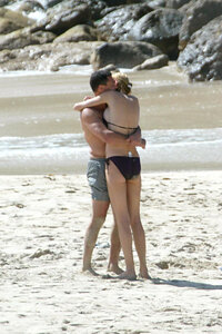 uma thurman in bikini 06.jpg