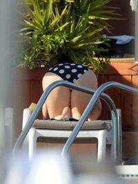 gemma arterton in bikini putini 06.jpg
