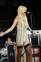 taylor momsen in concerto 01.jpg