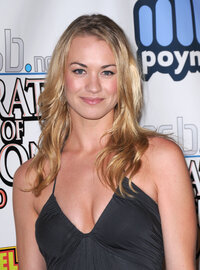 yvonne strahovski al gala 07.jpg