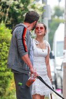 ana-de-armas-and-ben-affleck-out-with-their-dog-in-los-angeles-05-25-2020-10.jpg