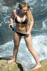 hilary duff in bikini 07.jpg