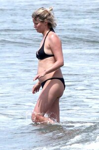 flavia vento in bikini 06.jpg
