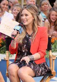 hilary duff al talk 02.JPG