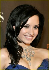 demi-lovato-people-choice-awards-06.jpg