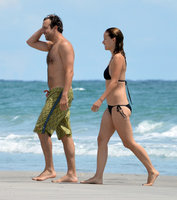 olivia wilde in bikini 03.jpg