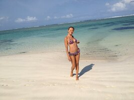 antonella elia in bikini 05.jpeg