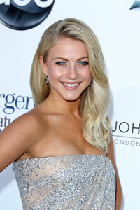 julianne hough al gala 37.jpg