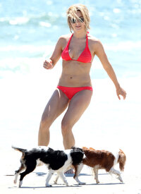 julianne hough in bikini rosso 31.jpg