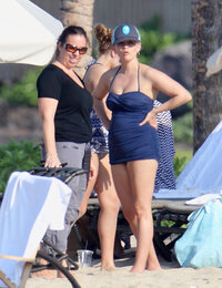 reese whiterspoon al mare 03.jpg