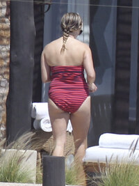 reese whiterspoon in bikini 01.jpg
