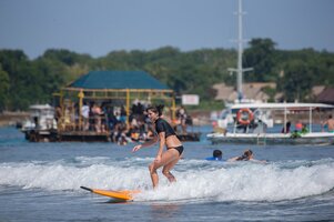 vanessa hudgens in surf 03.jpg