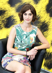 lizzy caplan al talk 03.jpg