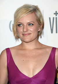elisabeth moss al gala 06.jpg