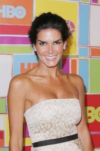 angie harmon al gala 02.jpg