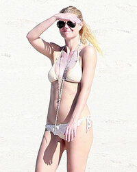gwyneth paltrow in bikini 22.jpg