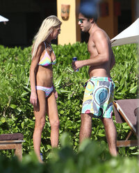 tara reid in bikini 13.jpg