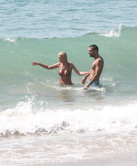 tara reid in bikini 11.jpg