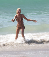 tara reid in bikini 27.jpg