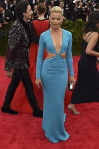 elizabeth banks al gala 02.jpg