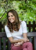 kate-middleton-discuss-pandemic-at-a-park-in-london-09-22-2020-12.jpg