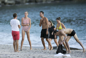 uma thurman al mare 01.jpg