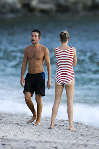 uma thurman al mare 25.jpg