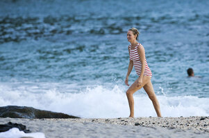 uma thurman al mare 32.jpg