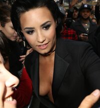 demi lovato al gala 21.jpg