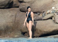 demi lovato al mare 01.jpg