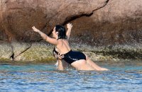 demi lovato al mare 10.jpg