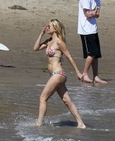 kate hudson in bikini 23.jpg
