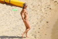 kate hudson in bikini 09.jpg