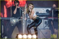 miley-cyrus-brings-out-dad-billy-ray-lil-nas-x-for-old-town-road-33.jpg