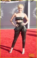 miley-cyrus-to-return-to-vmas-for-midnight-sky-performance-04.jpg