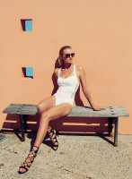 yvonne strahovski in shoot 06.jpg