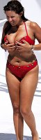 selvaggia_lucarelli_insieme_ad_amici_a_ponza_sfoggia__forme_prorompenti_in_bikini.jpg