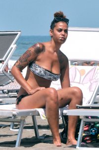 mara adriani al mare 04.jpg