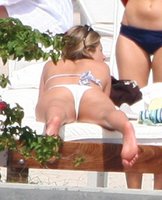 Jennifer-Aniston-Feet-151218.jpg