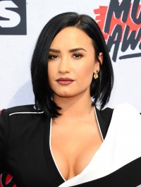 demi lovato in radio 05.jpg