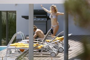ellie goulding in bikini 16.jpg