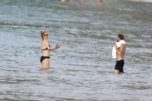 uma thurman al mare 03.jpg