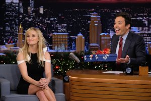 reese witherspoon al tonight show 03.jpg