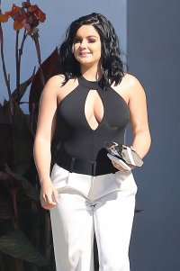 ariel winter in street 05.jpg