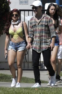 ariel winter in shorts 03.jpg