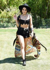 vanessa hudgens al festival 02.jpg